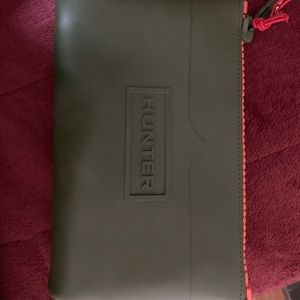 Hunter wrist pouch meduim new with tags